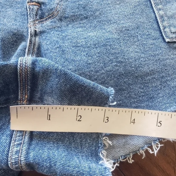 NEW! GOOD AMERICAN Deep Pocket Cut Off Denim Jean Shorts 24.